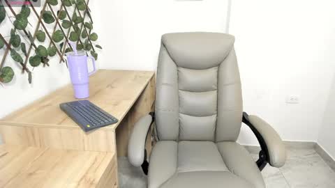 Madeleine  online show from 04-24-26, 12:57