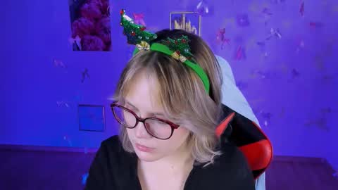 Madeline online show from 11-30-25, 01:48