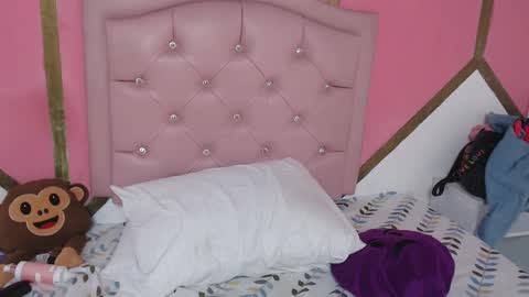 Snapshot of madeline_woods chatting on 02-21-25, 08:16 Madeline online show from 02-21-25, 08:16