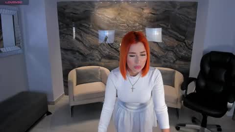 Snapshot of madelinefox_ chatting on 09-30-25, 09:36 Madeline online show from 09-30-25, 09:36