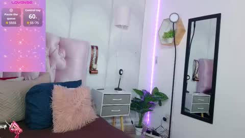 Snapshot of madison_oli chatting on 11-04-25, 12:04 madison_oli online show from 11-04-25, 12:04