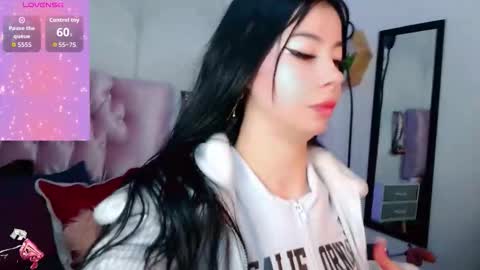 Snapshot of madison_oli chatting on 11-28-25, 04:53 madison_oli online show from 11-28-25, 04:53