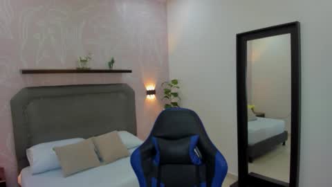 Snapshot of madison_saenzz chatting on 05-04-26, 07:43 M A D I S O N online show from 05-04-26, 07:43
