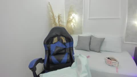 Snapshot of madison_saenzz chatting on 06-03-26, 01:25 M A D I S O N online show from 06-03-26, 01:25