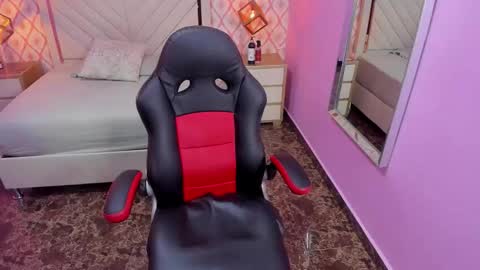 Snapshot of madisonclain chatting on 11-21-25, 03:27 madisonclain online show from 11-21-25, 03:27