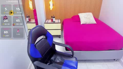 Snapshot of madisonclain chatting on 11-25-25, 02:44 madisonclain online show from 11-25-25, 02:44