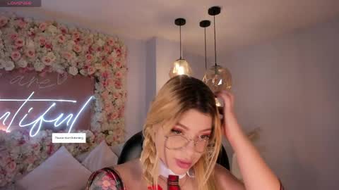 Snapshot of madisonkane chatting on 05-04-26, 11:17 Madison Kane online show from 05-04-26, 11:17