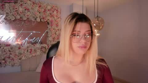 Snapshot of madisonkane chatting on 05-07-26, 11:15 Madison Kane online show from 05-07-26, 11:15