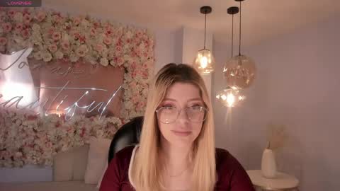 Snapshot of madisonkane chatting on 05-08-26, 11:04 Madison Kane online show from 05-08-26, 11:04
