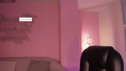 Snapshot of madisonkane chatting on 05-18-26, 11:05 Madison Kane online show from 05-18-26, 11:05