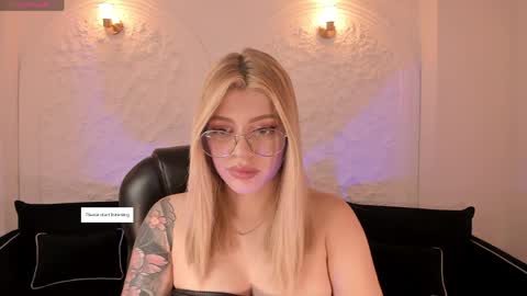 Snapshot of madisonkane chatting on 05-26-26, 11:39 Madison Kane online show from 05-26-26, 11:39