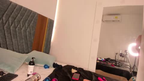 Snapshot of madisson7 chatting on 01-26-25, 06:16 Madisson online show from 01-26-25, 06:16