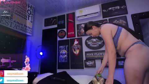 Snapshot of madisson7 chatting on 03-10-25, 12:04 Madisson online show from 03-10-25, 12:04