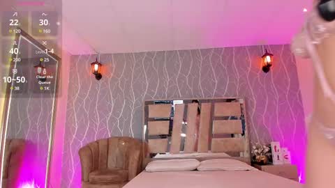 Snapshot of madisson_fox1 chatting on 02-19-25, 12:33 online show from 02-19-25, 12:33