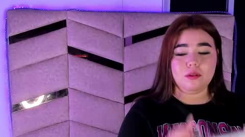 Snapshot of madissonlee__ chatting on 11-30-25, 12:20 madissonlee__ online show from 11-30-25, 12:20