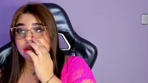 Snapshot of madissonlee__ chatting on 12-16-25, 07:19 madissonlee__ online show from 12-16-25, 07:19