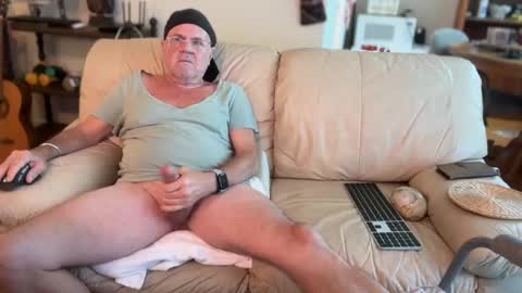 Snapshot of madmanacrossthewater chatting on 10-01-25, 04:46 madmanacrossthewater online show from 10-01-25, 04:46