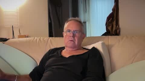 Snapshot of madmanacrossthewater chatting on 11-01-25, 10:01 madmanacrossthewater online show from 11-01-25, 10:01