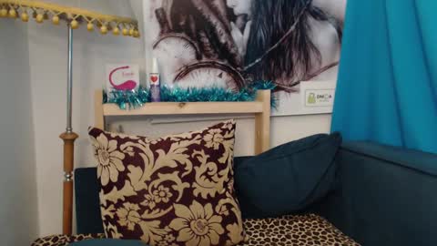 Elizabeth online show from 01-22-25, 01:20