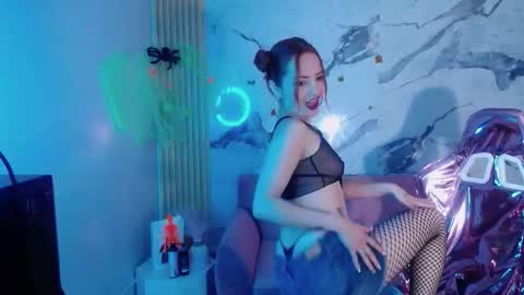 Snapshot of mady0619_ch chatting on 10-13-25, 11:10 Mady online show from 10-13-25, 11:10