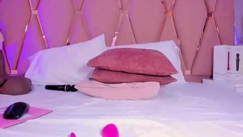 Snapshot of mady_james chatting on 12-05-25, 02:25 Mady James online show from 12-05-25, 02:25