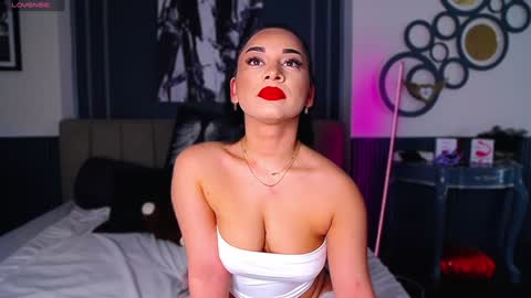 Snapshot of madyluxx chatting on 01-03-25, 05:39 MadyLuxx online show from 01-03-25, 05:39