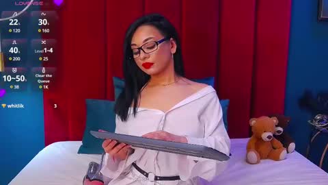 Snapshot of madyluxx chatting on 03-08-25, 08:14 MadyLuxx online show from 03-08-25, 08:14