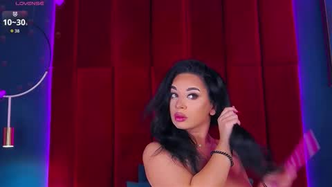 Snapshot of madyluxx chatting on 10-10-25, 07:13 MadyLuxx online show from 10-10-25, 07:13