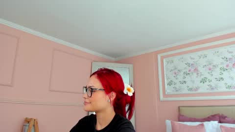 Mae Lyra online show from 04-28-26, 05:18