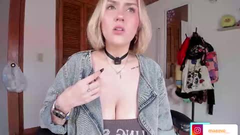 Snapshot of maeeve_ chatting on 11-20-25, 03:45 Maeve schedule 11 am- 530 pm colombia time online show from 11-20-25, 03:45