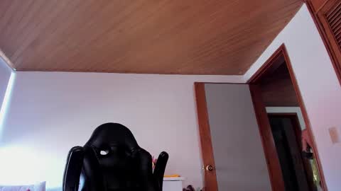 Maeve  schedule 11 am- 530 pm colombia time  online show from 02-26-26, 02:16