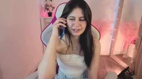 Mia online show from 02-12-26, 12:33