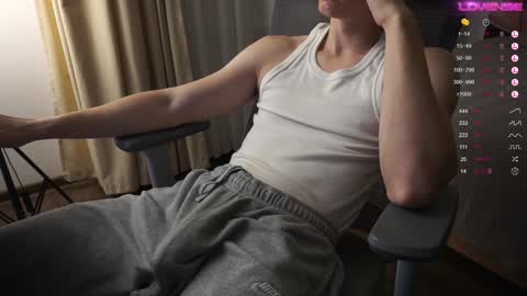 Snapshot of maestro3369 chatting on 12-20-24, 01:58 Mike XMaestro 3369 online show from 12-20-24, 01:58