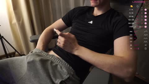 Snapshot of maestro3369 chatting on 12-24-24, 08:05 Mike XMaestro 3369 online show from 12-24-24, 08:05