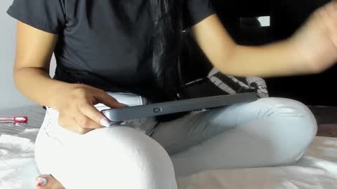 Sara Corrales  online show from 10-15-25, 12:27