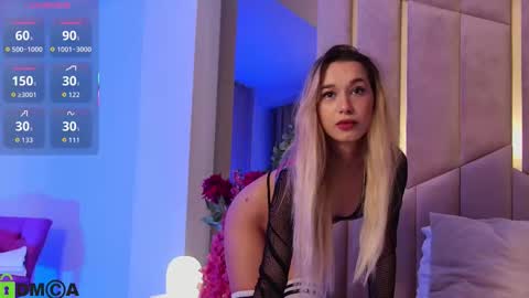 Snapshot of maevedream chatting on 09-21-25, 06:31 M. online show from 09-21-25, 06:31