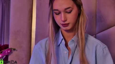 Snapshot of maevedream chatting on 10-20-25, 06:30 M. online show from 10-20-25, 06:30