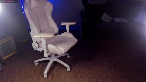 Maevee online show from 02-15-25, 11:17