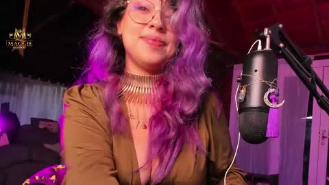 Snapshot of maggie_queen chatting on 10-02-25, 11:01 Luna online show from 10-02-25, 11:01