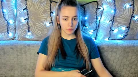 Snapshot of maggiecake chatting on 01-27-25, 01:59 Maggie online show from 01-27-25, 01:59