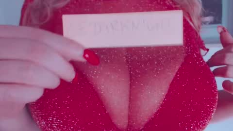 Snapshot of maggielandrin chatting on 02-26-25, 10:42 Maggie online show from 02-26-25, 10:42