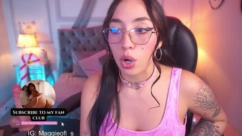 Snapshot of maggietime chatting on 12-10-24, 12:50 online show from 12-10-24, 12:50