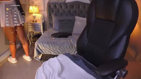 Snapshot of maggietime chatting on 02-25-25, 08:19 online show from 02-25-25, 08:19