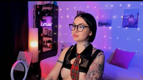 Snapshot of magic_alie chatting on 11-22-25, 04:33 Magic Allie online show from 11-22-25, 04:33