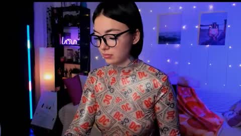 Snapshot of magic_alie chatting on 12-15-25, 06:39 Magic Allie online show from 12-15-25, 06:39