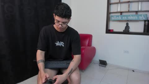 Snapshot of magic_boy01 chatting on 12-07-24, 12:52 Damian Rivers online show from 12-07-24, 12:52