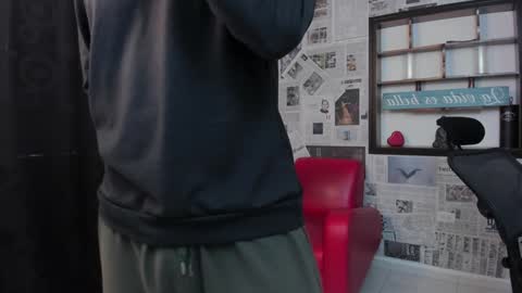 Snapshot of magic_boy01 chatting on 12-19-24, 02:13 Damian Rivers online show from 12-19-24, 02:13