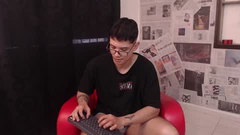 Snapshot of magic_boy01 chatting on 01-31-25, 05:21 Damian Rivers online show from 01-31-25, 05:21