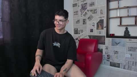 Snapshot of magic_boy01 chatting on 02-04-25, 08:49 Damian Rivers online show from 02-04-25, 08:49