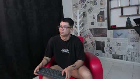 Snapshot of magic_boy01 chatting on 02-04-25, 11:59 Damian Rivers online show from 02-04-25, 11:59